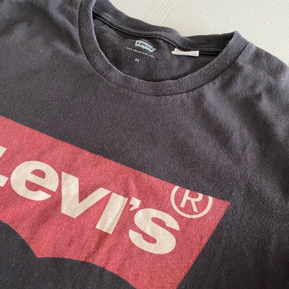 ‼️ REDUCED ‼️ Authentic LEVIS Short Sleeve T-Shirt - Picture 2 of 6